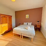 Holiday home Maison Magnolia Jardin & Terrasse Proche Centre *