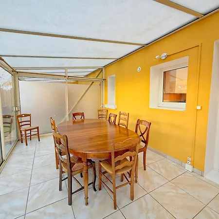 Dom wakacyjny Maison Magnolia Jardin & Terrasse Proche Centre